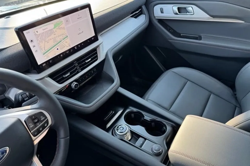 2025 Ford Explorer photo 1