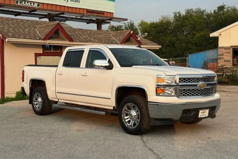 2015 Chevrolet Silverado 1500 LT photo 1