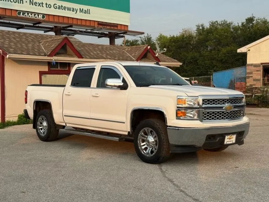 2015 Chevrolet Silverado 1500 LT photo 1