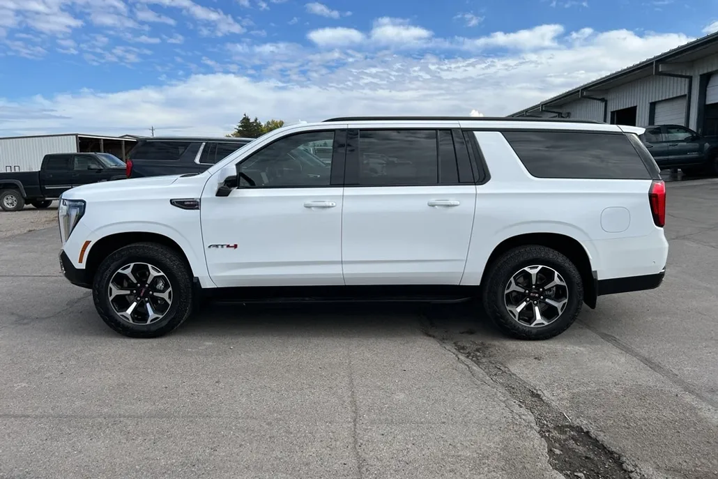 2025 Gmc Yukon XL AT4 photo 1