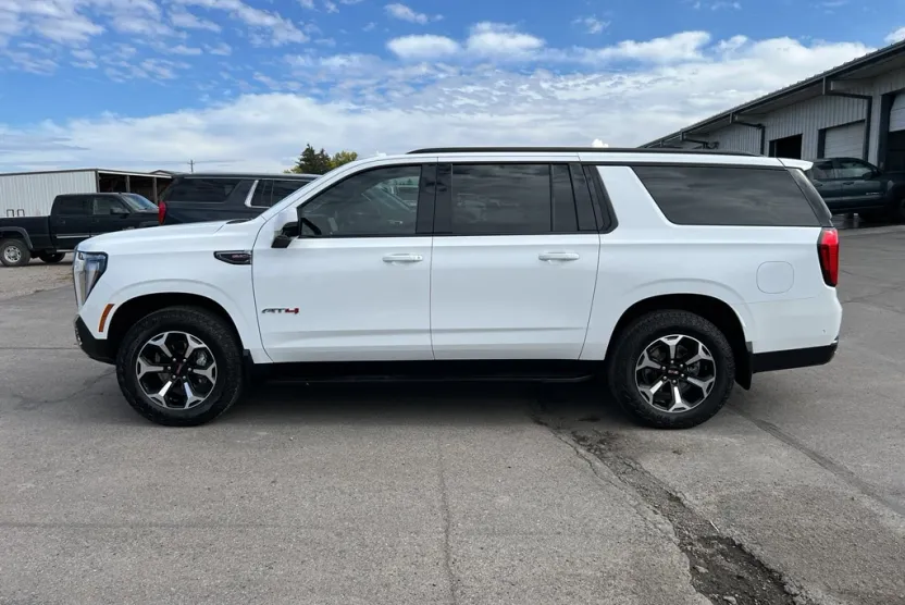 2025 Gmc Yukon XL AT4 photo 1