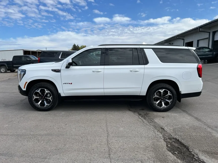 2025 Gmc Yukon XL AT4 photo 1