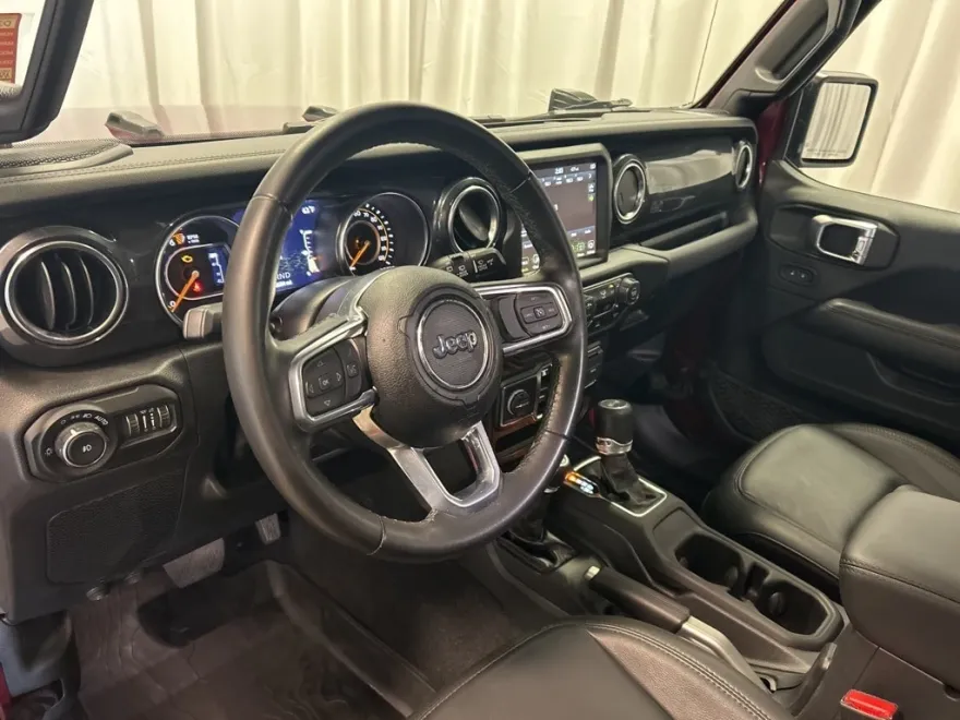 2022 Jeep Wrangler Unlimited Sahara photo 1
