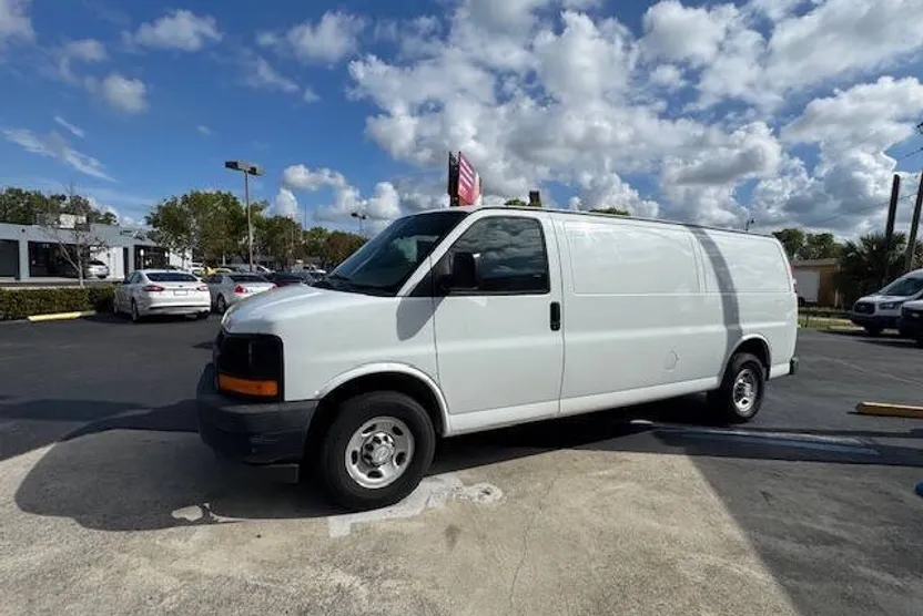 2017 Chevrolet Express 3500 Cargo Van photo 1