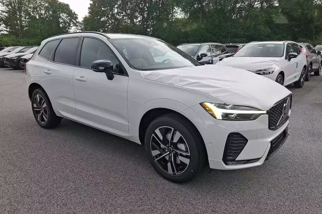 2026 Volvo XC60 B5 Plus photo 1
