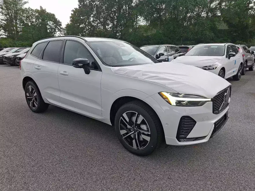 2026 Volvo XC60 B5 Plus photo 1