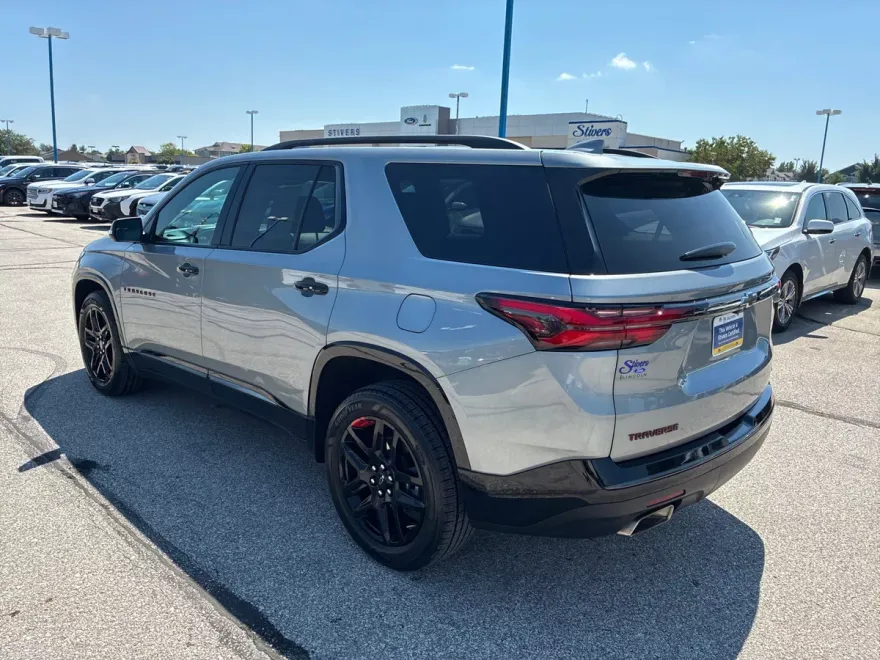 2023 Chevrolet Traverse Premier photo 1