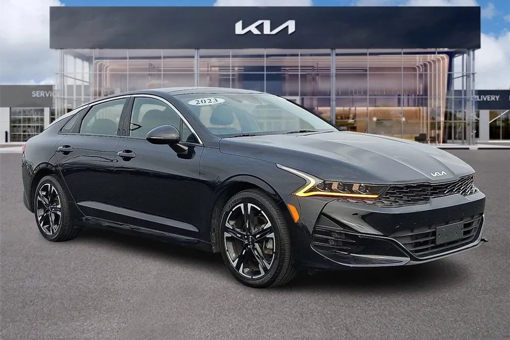2023 Kia K5 GT-Line photo 1