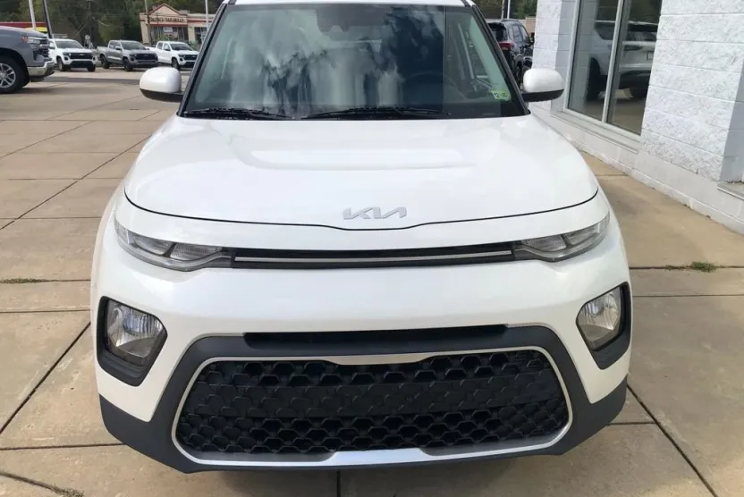 2022 Kia Soul LX photo 1