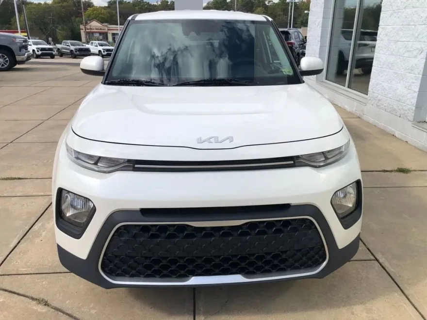 2022 Kia Soul LX photo 1