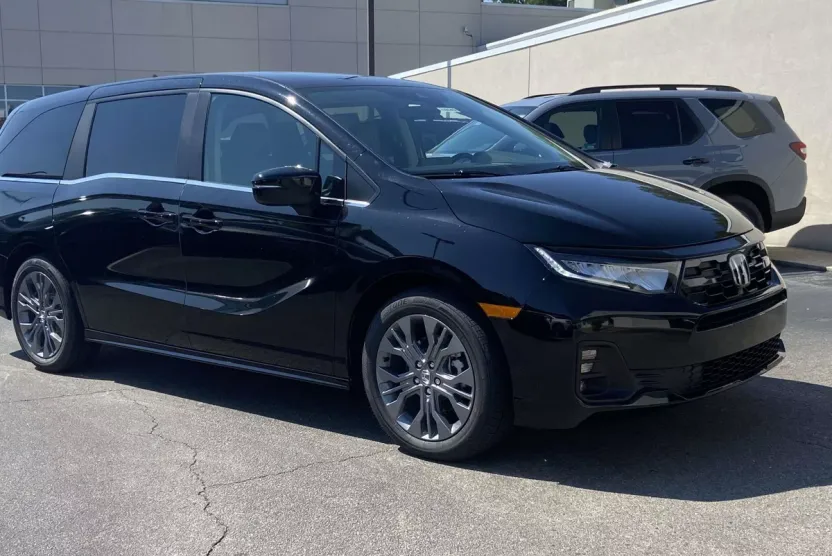 2026 Honda Odyssey Touring photo 1