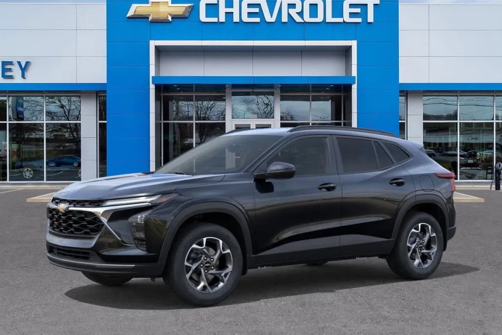 2025 Chevrolet Trax LT photo 1
