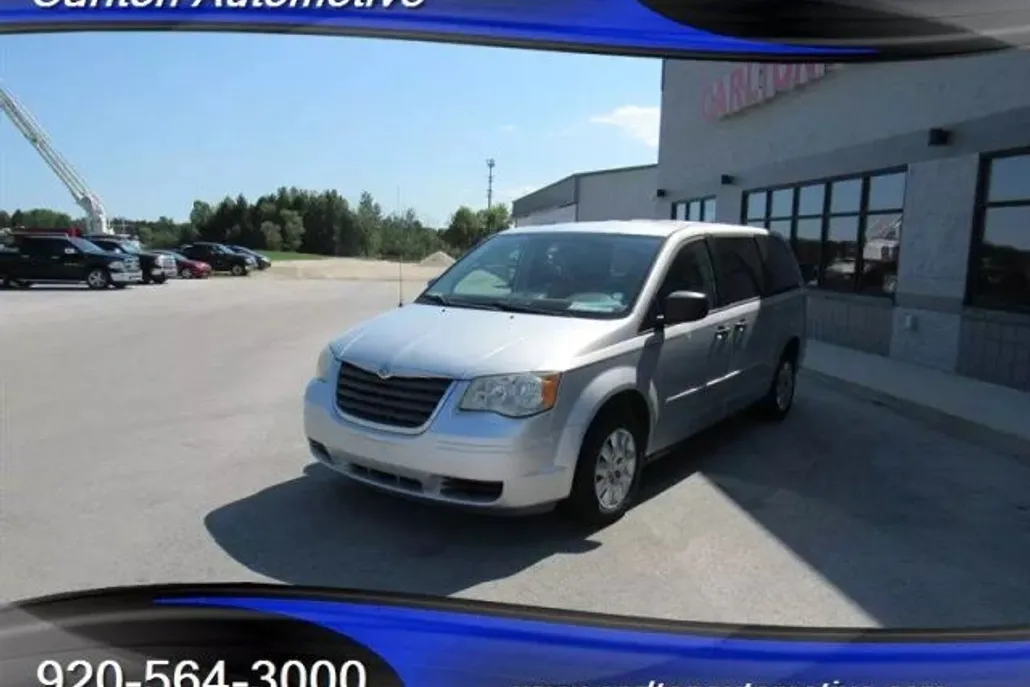 2008 Chrysler Town & Country LX photo 1