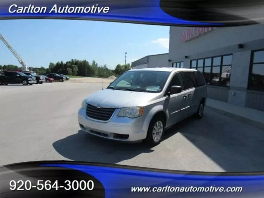 2008 Chrysler Town & Country LX photo 1