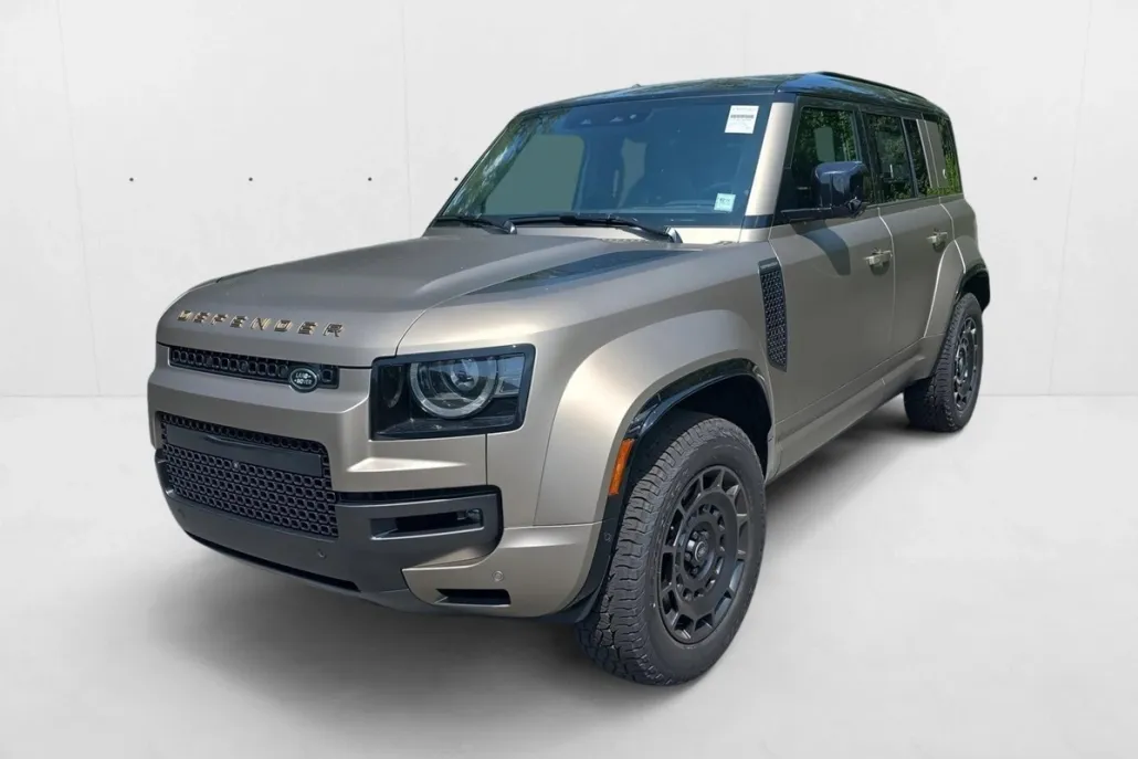 2025 Land Rover Defender 110 photo 1