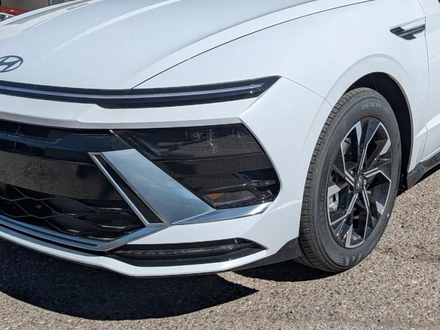 2025 Hyundai Sonata SEL photo 1