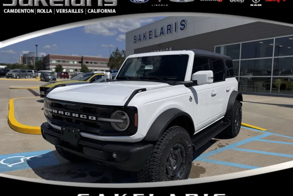 2025 Ford Bronco Outer Banks photo 1