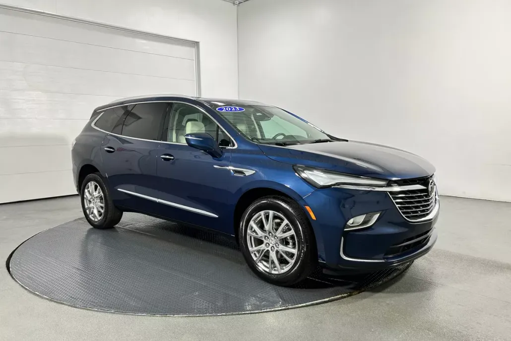 2023 Buick Enclave Essence photo 1