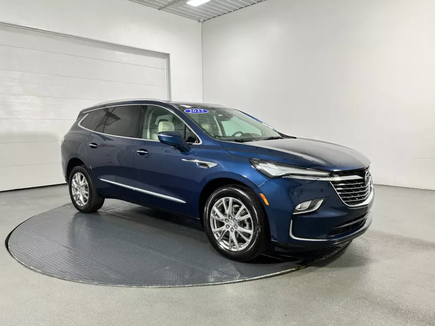 2023 Buick Enclave Essence photo 1