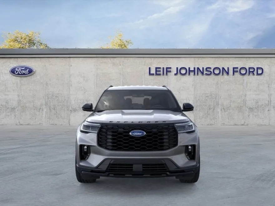 2025 Ford Explorer ST-Line photo 6