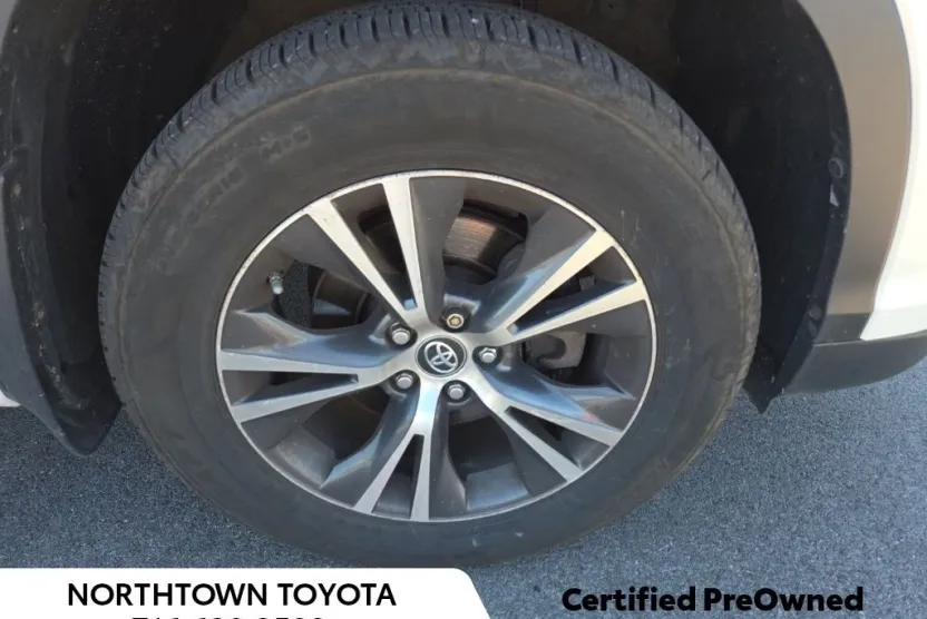 2016 Toyota Highlander XLE photo 1