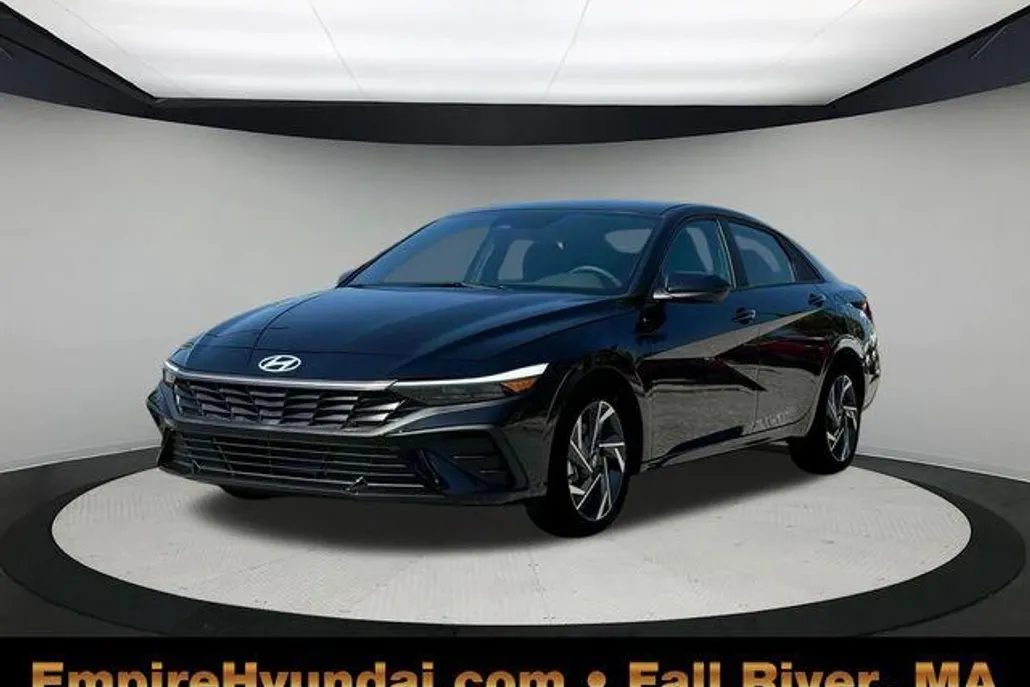 2025 Hyundai Elantra SEL Sport photo 1