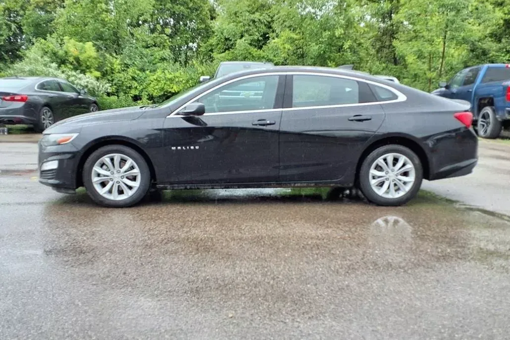 2025 Chevrolet Malibu 1LT photo 1