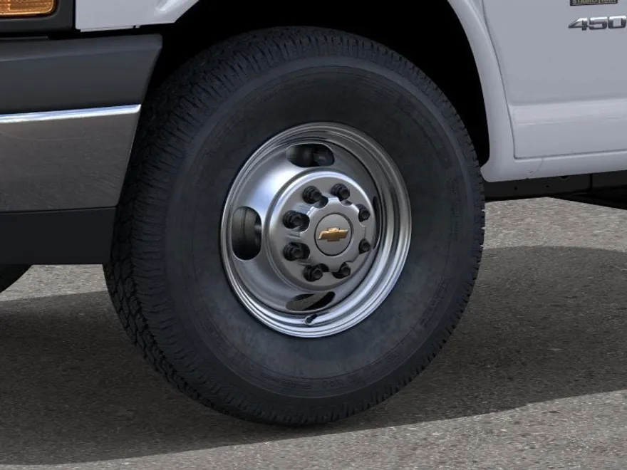 2025 Chevrolet Express Cutaway photo 1
