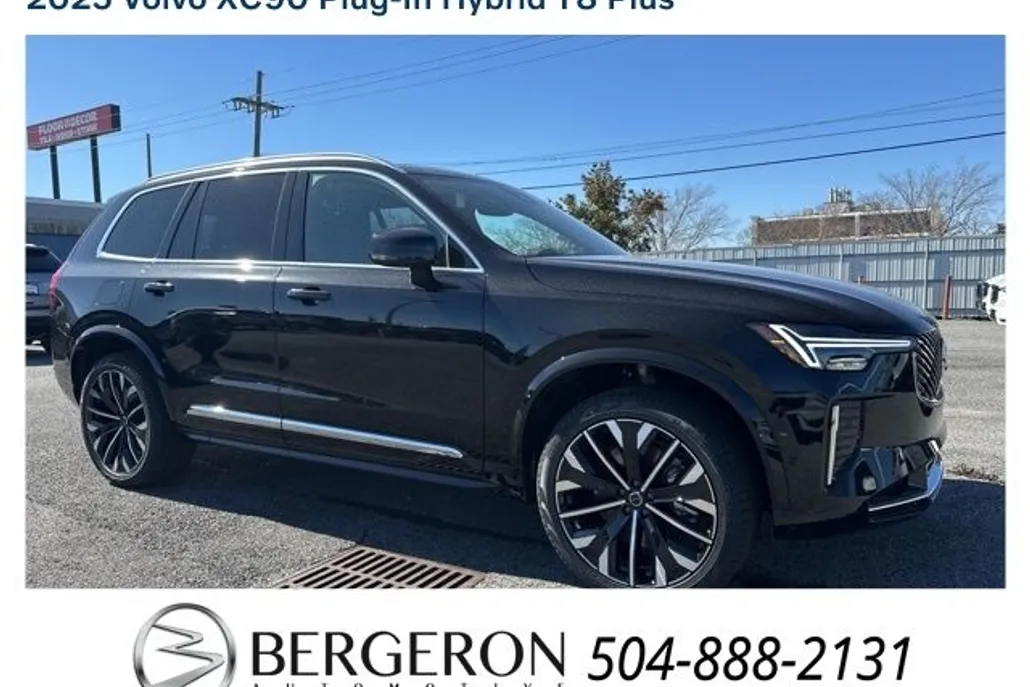 2025 Volvo XC90 T8 Plus photo 1