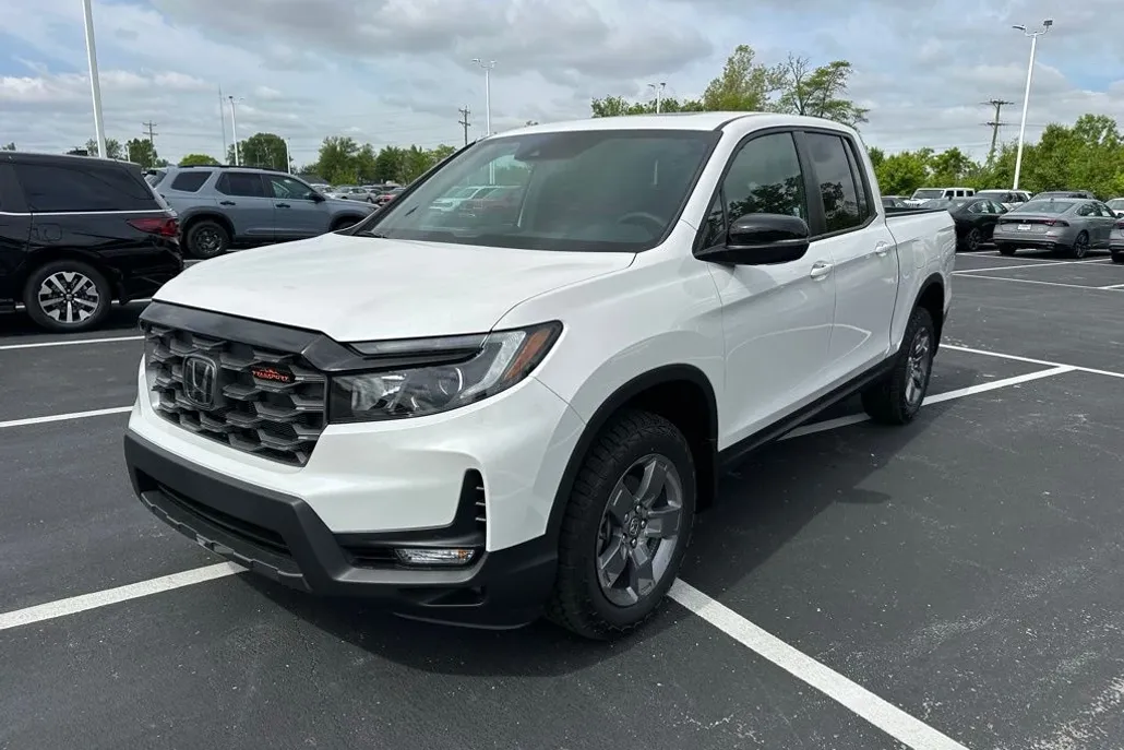 2025 Honda Ridgeline TrailSport photo 1