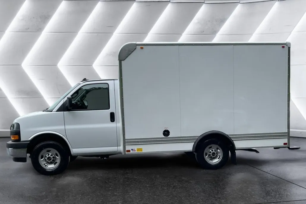2025 Gmc Savana Cutaway 3500 photo 1