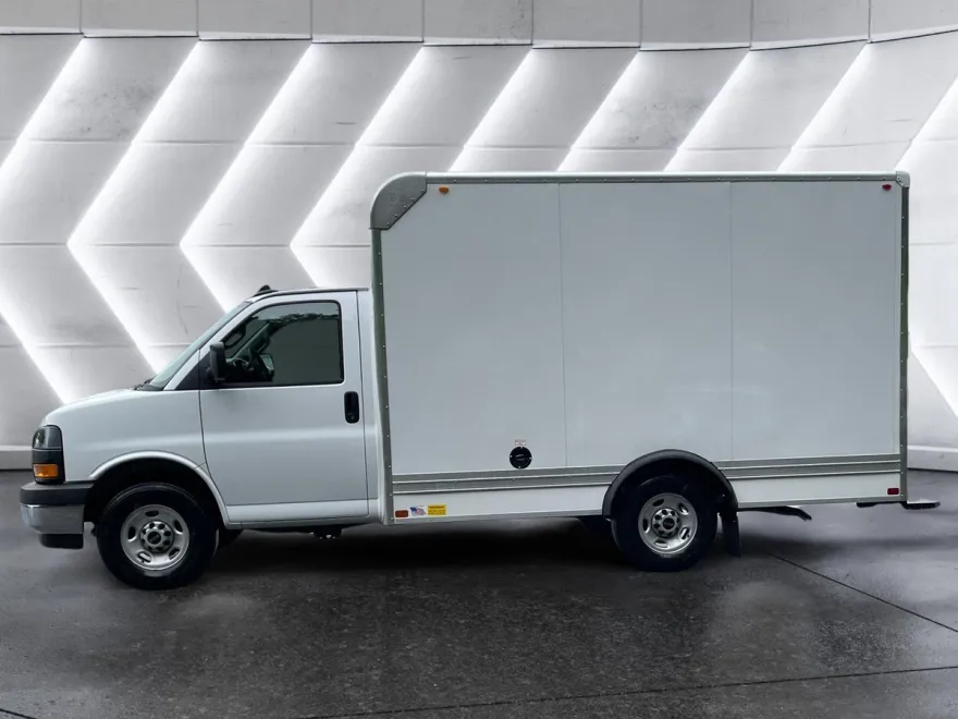 2025 Gmc Savana Cutaway 3500 photo 1