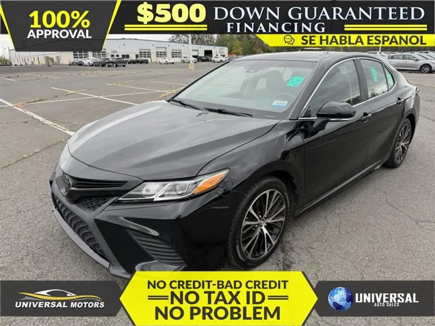 2018 Toyota Camry SE photo 1