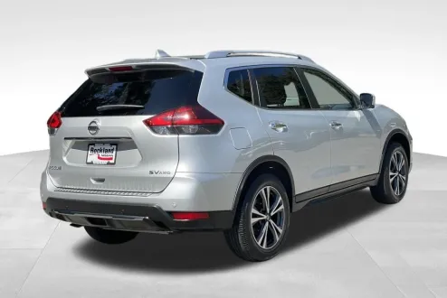2020 Nissan Rogue SV photo 3