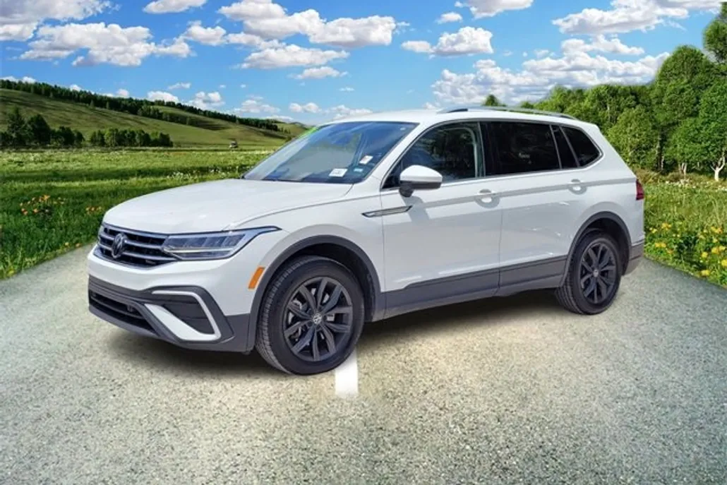 2024 Volkswagen Tiguan SE Wolfsburg Edition photo 1