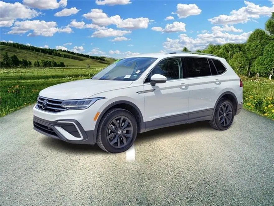 2024 Volkswagen Tiguan SE Wolfsburg Edition photo 1