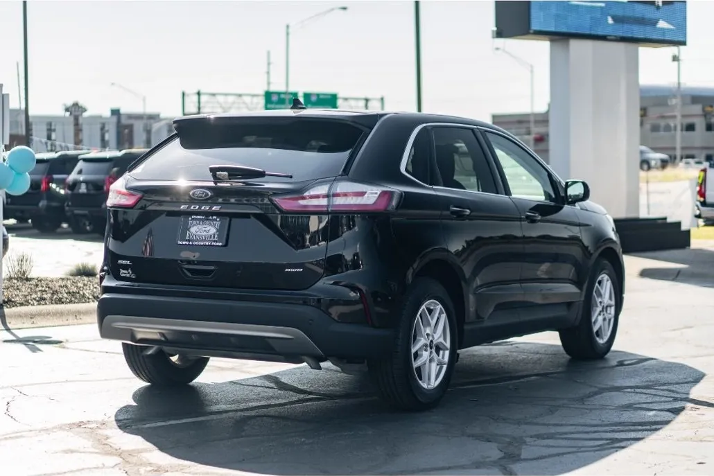 2024 Ford Edge SEL photo 1