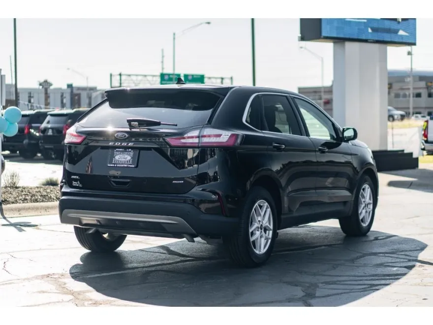 2024 Ford Edge SEL photo 1