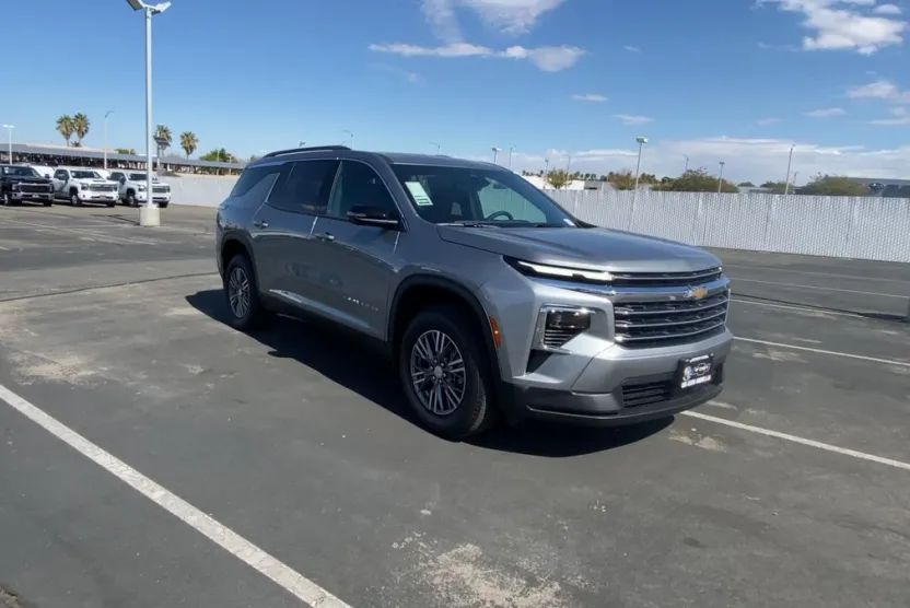 2026 Chevrolet Traverse photo 1