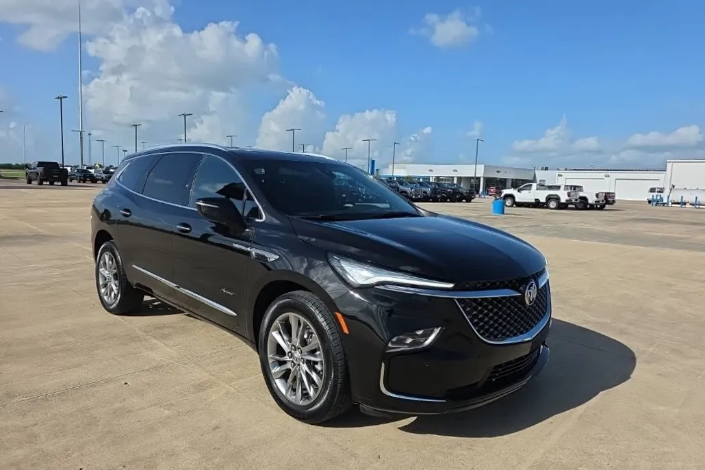 2024 Buick Enclave Avenir photo 1