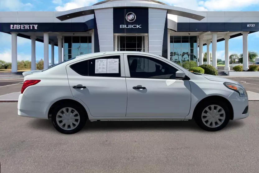 2018 Nissan Versa Sedan Plus photo 1