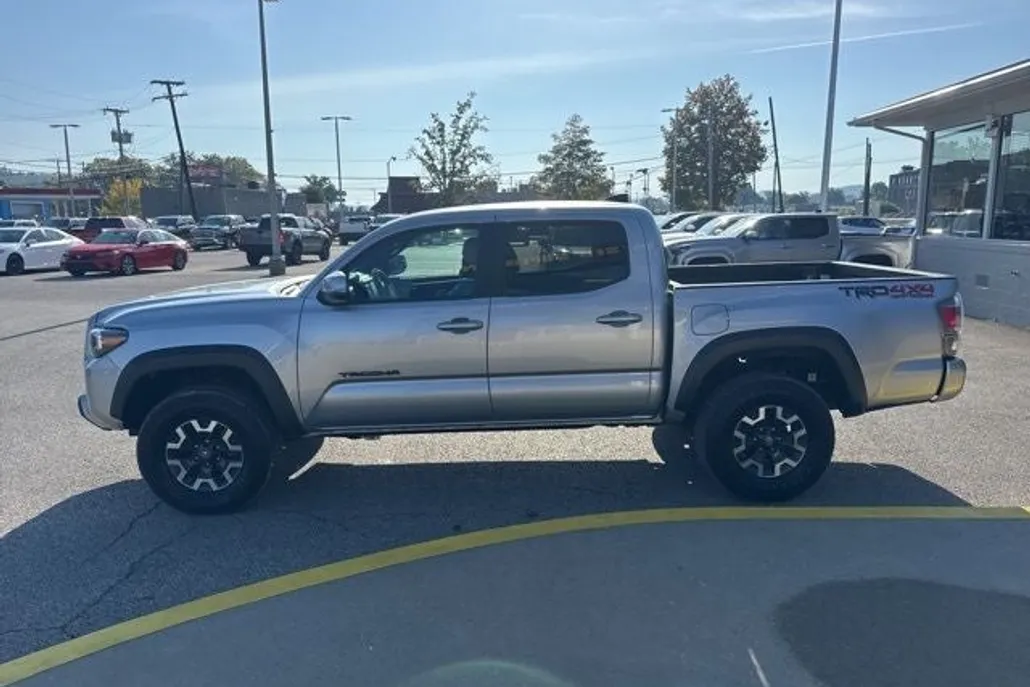 2023 Toyota Tacoma TRD Off-Road V6 photo 1