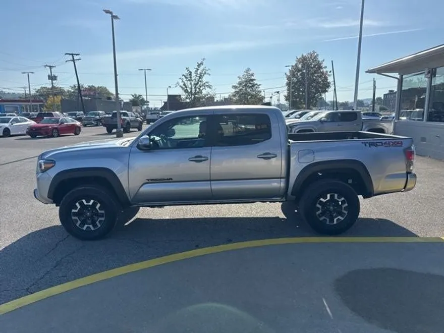 2023 Toyota Tacoma TRD Off-Road V6 photo 1