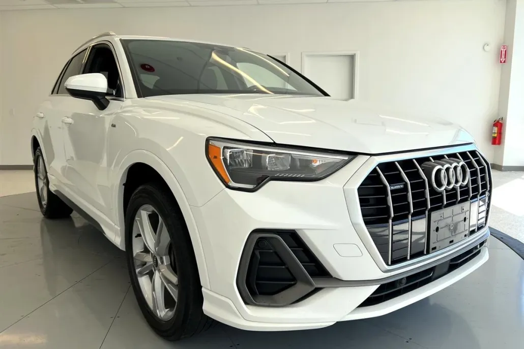 2022 Audi Q3 S line Premium photo 1