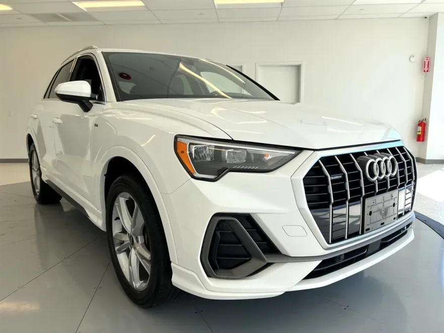2022 Audi Q3 S line Premium photo 1