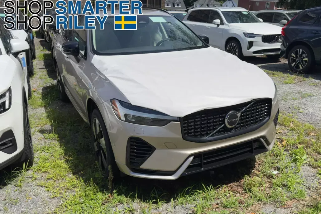 2025 Volvo XC60 Hybrid T8 Plus photo 1