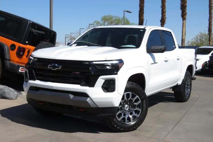 2025 Chevrolet Colorado Z71 photo 1
