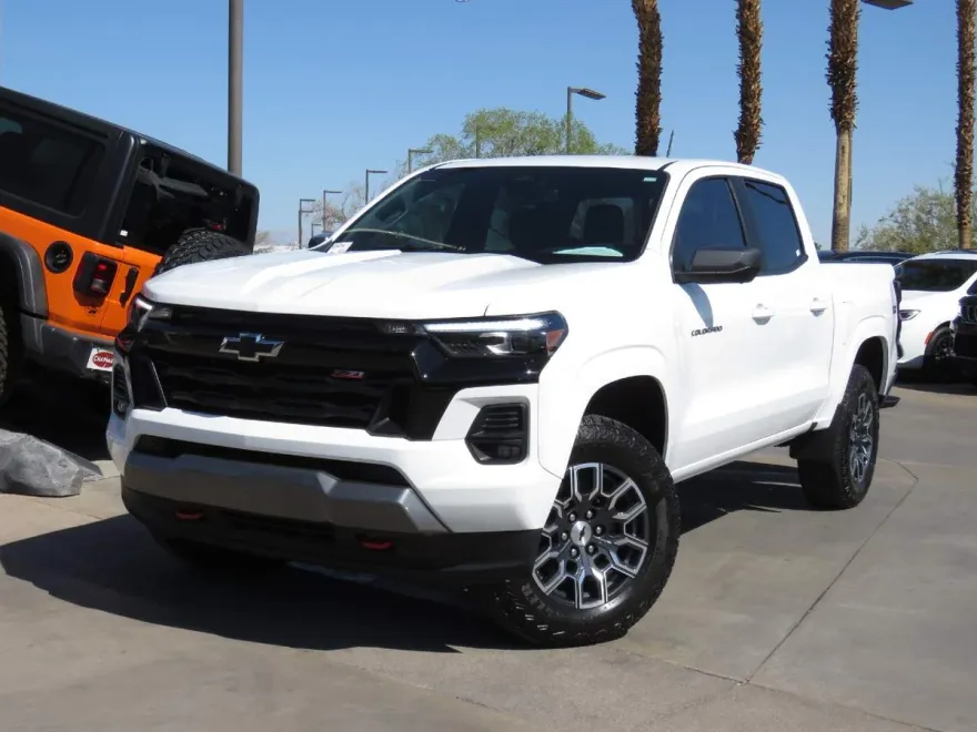 2025 Chevrolet Colorado Z71 photo 1