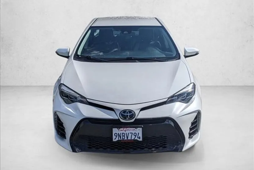 2017 Toyota Corolla SE photo 1