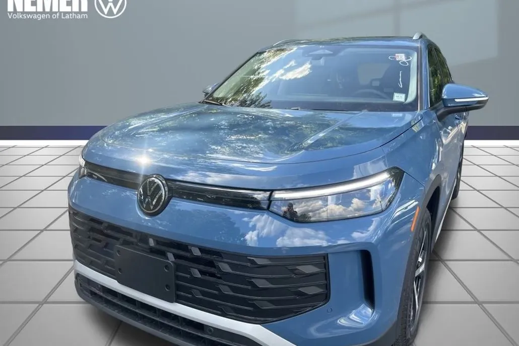 2025 Volkswagen Tiguan SE photo 1